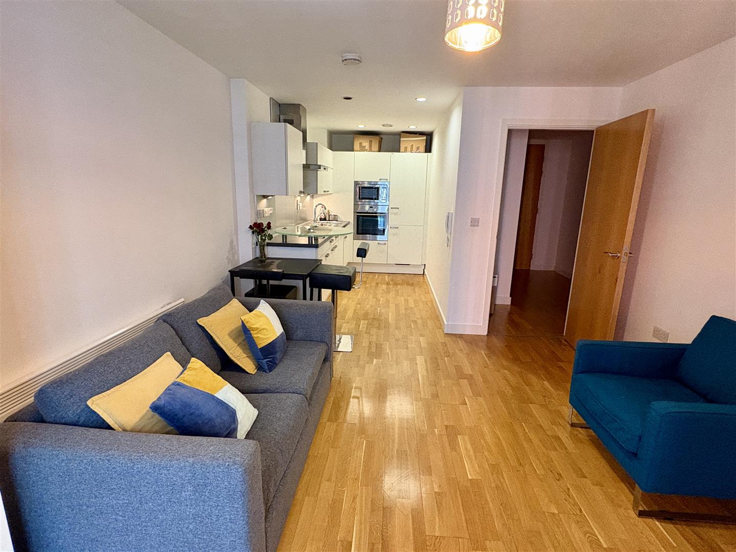 An immaculate apartment in the Bauhaus — photo 4