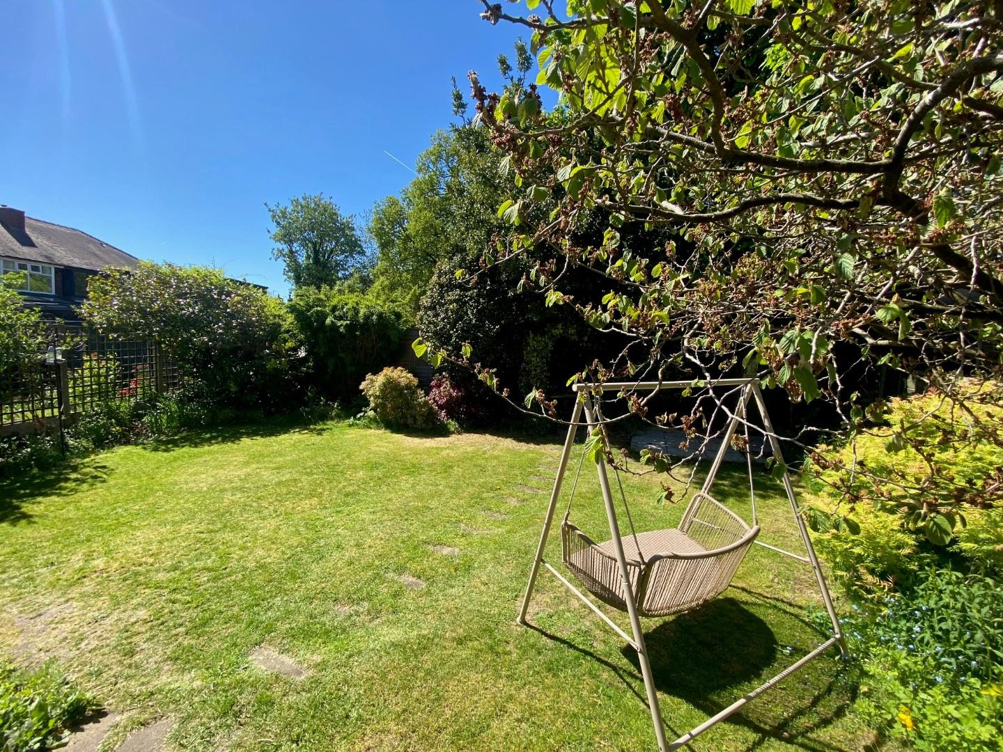 An extended semi on a corner plot in Didsbury — photo 4